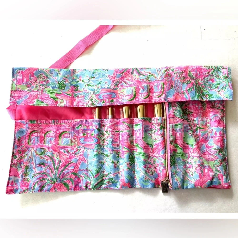 Lilly Pulitzer makeup bag (brushes not included) - Picture 3 of 4